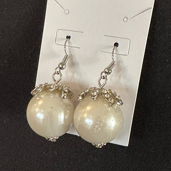 VINTAGE FAUX PEARL and RHINESTONE DANGLE EARRINGS - Picture 5 of 7